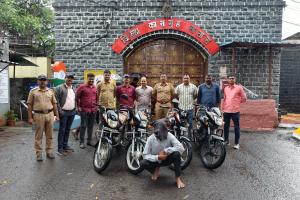 सातारा पोलिसांची धडक कारवाई: ४ चोरीच्या दुचाकींसह सराईत चोरट्याला ठोकल्या बेड्या; वाढे फाट्यावर थरारक पाठलाग!