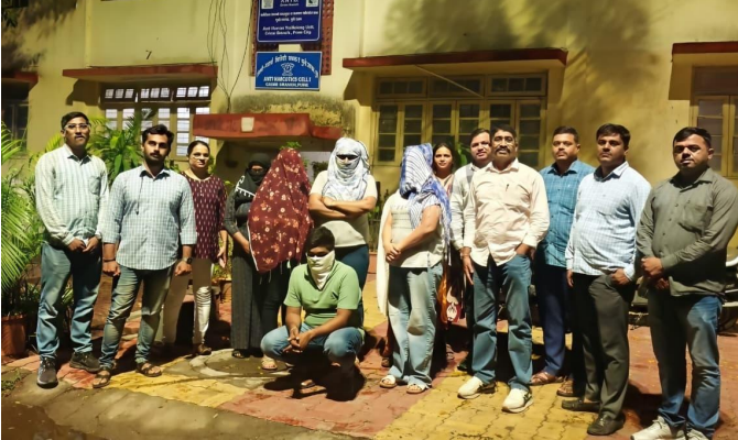 पुण्यात 'स्पा'च्या नावाखाली सुरू असलेल्या काळ्या धंद्याचा पर्दाफाश; वाघोलीत गुन्हे शाखेची मोठी कारवाई, ५ तरुणींची सुटका